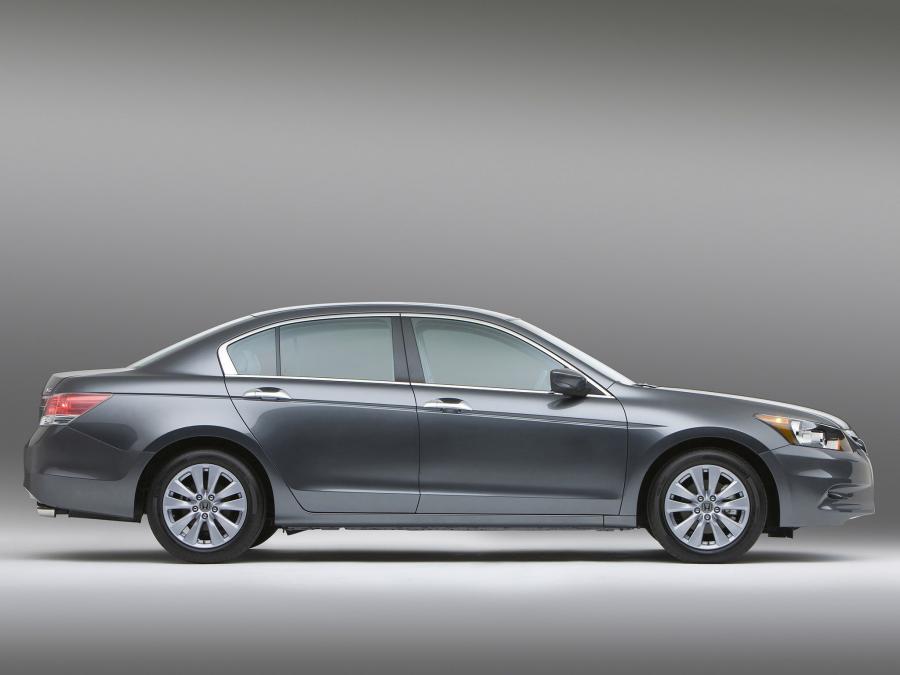  Honda Accord Sedan 2010 года  (US) (фото 8 из 10)